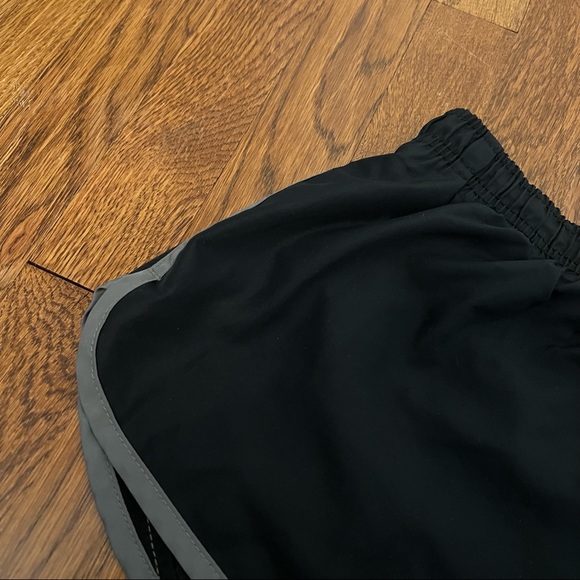 Umbro Black & Grey Running Short - Picture 6 of 7